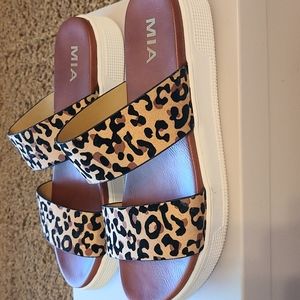 Mia sandals
